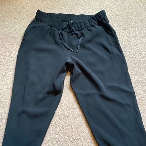 Lululemon Women’s On the Fly Jogger. Size US 8.